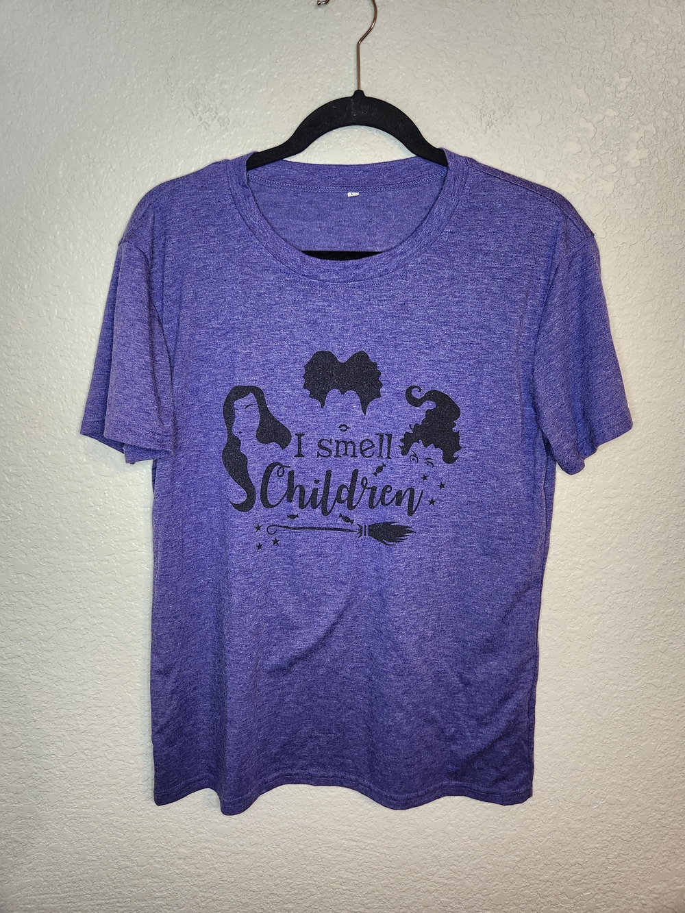 Sanderson sisters Hocus Pocus graphic purple shirt "I smell children" M